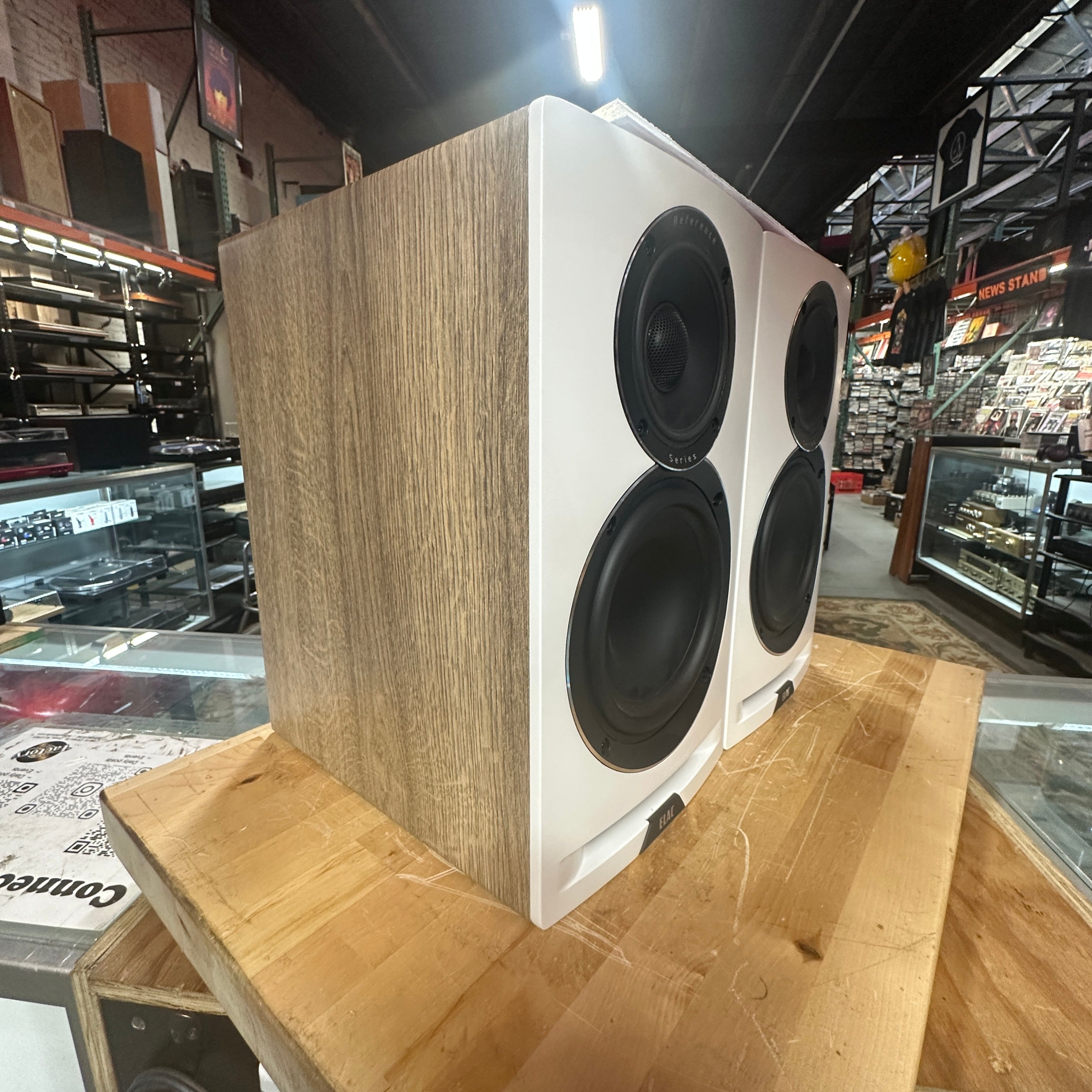 Speakers - Elac Uni-Fi Reference UBR62 Bookshelf Speakers (Pair) with Box