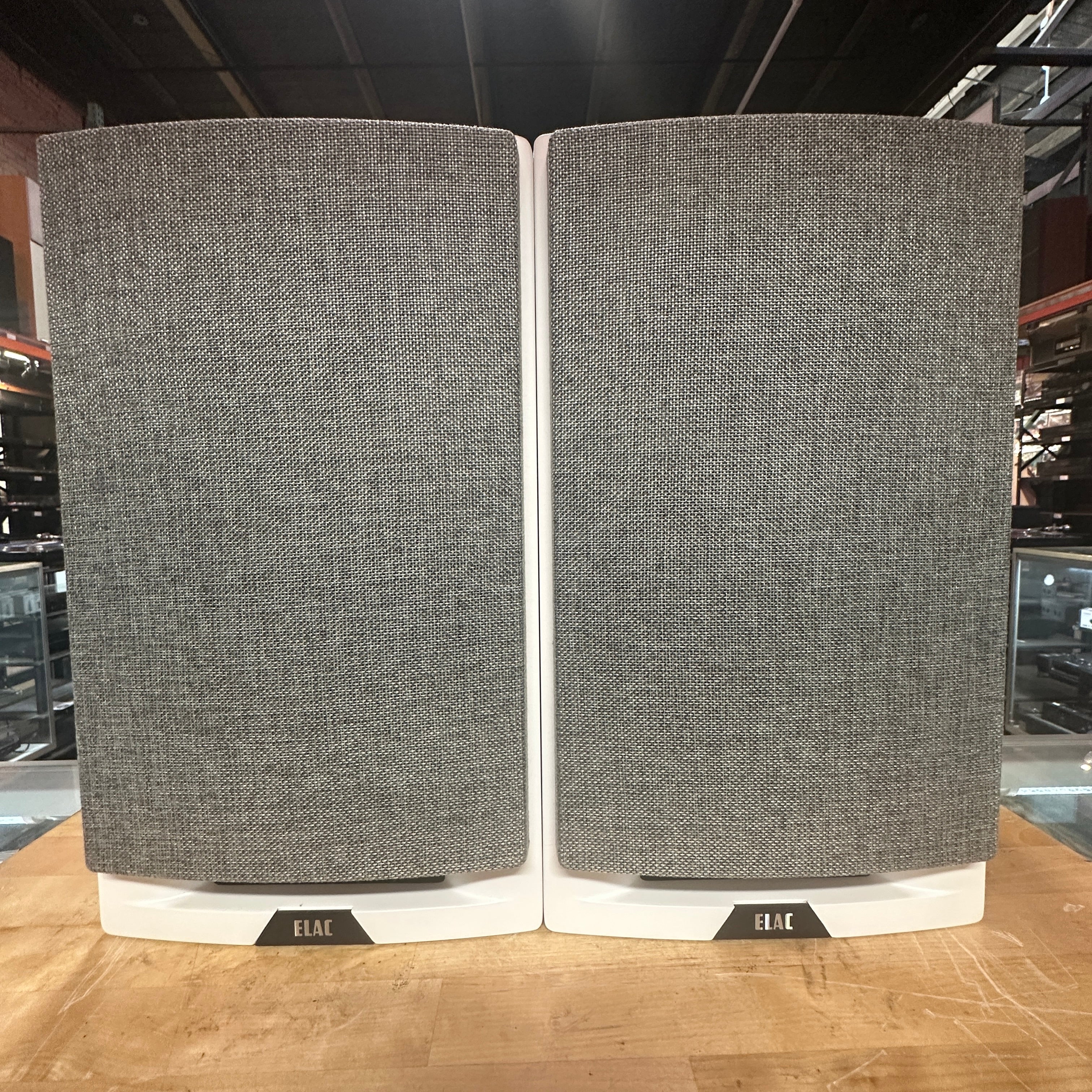 Speakers - Elac Uni-Fi Reference UBR62 Bookshelf Speakers (Pair) with Box