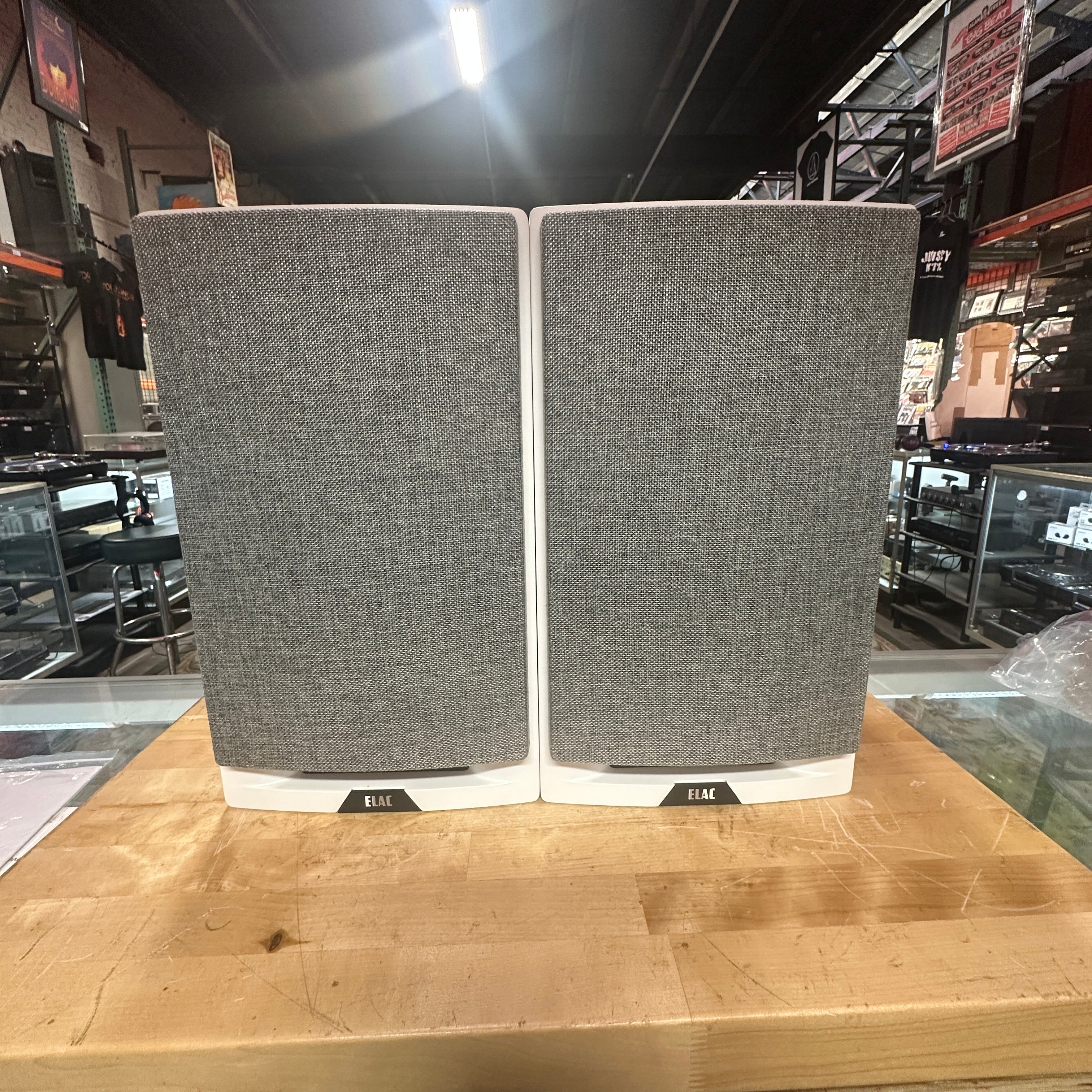 Speakers - Elac Uni-Fi Reference UBR62 Bookshelf Speakers (Pair) with Box