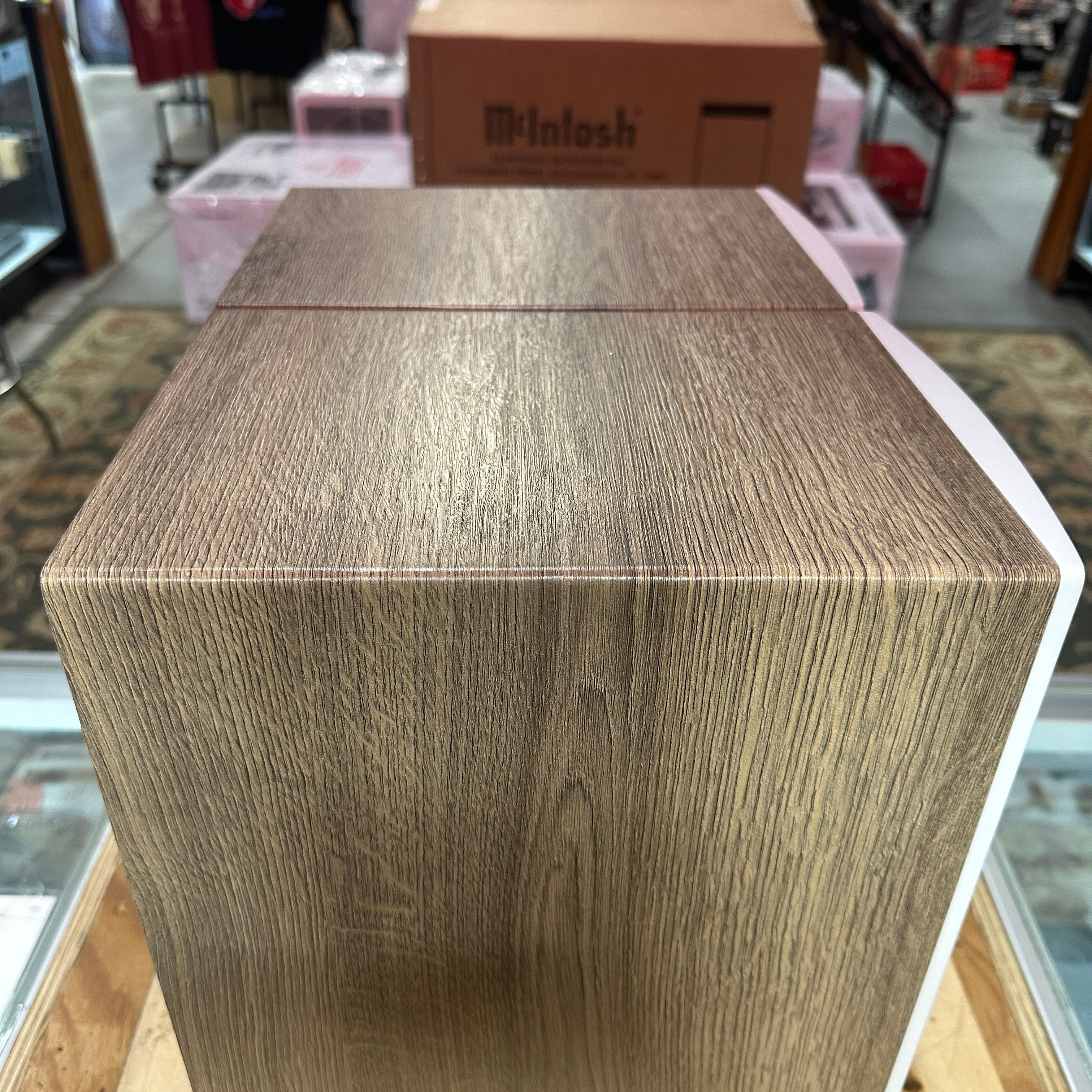 Speakers - Elac Uni-Fi Reference UBR62 Bookshelf Speakers (Pair) with Box