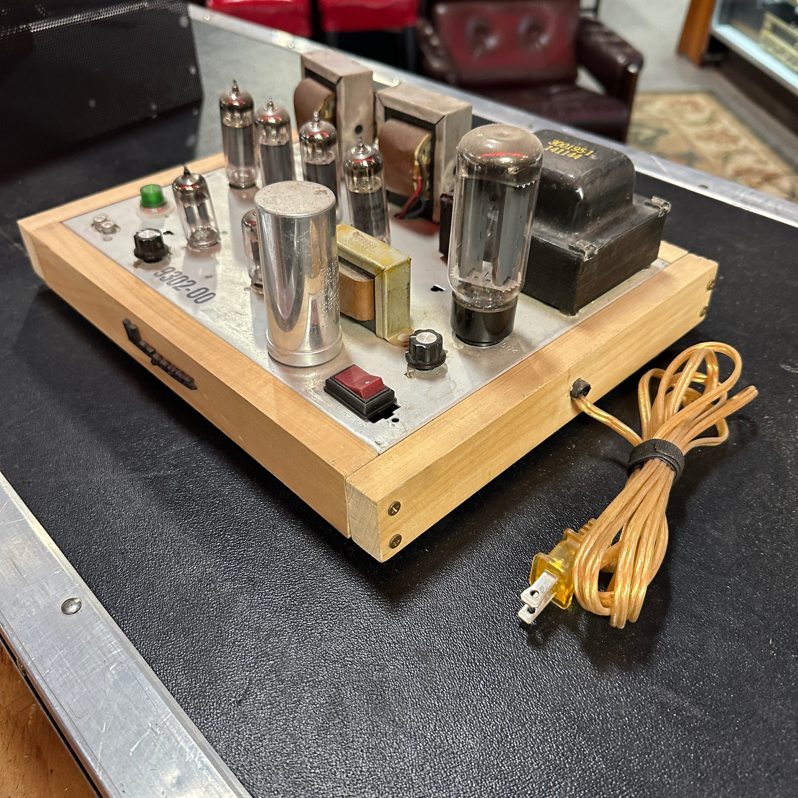 Vintage Magnavox 9302-00 Stereo Tube Amplifier Chassis - 6BQ5 EL84