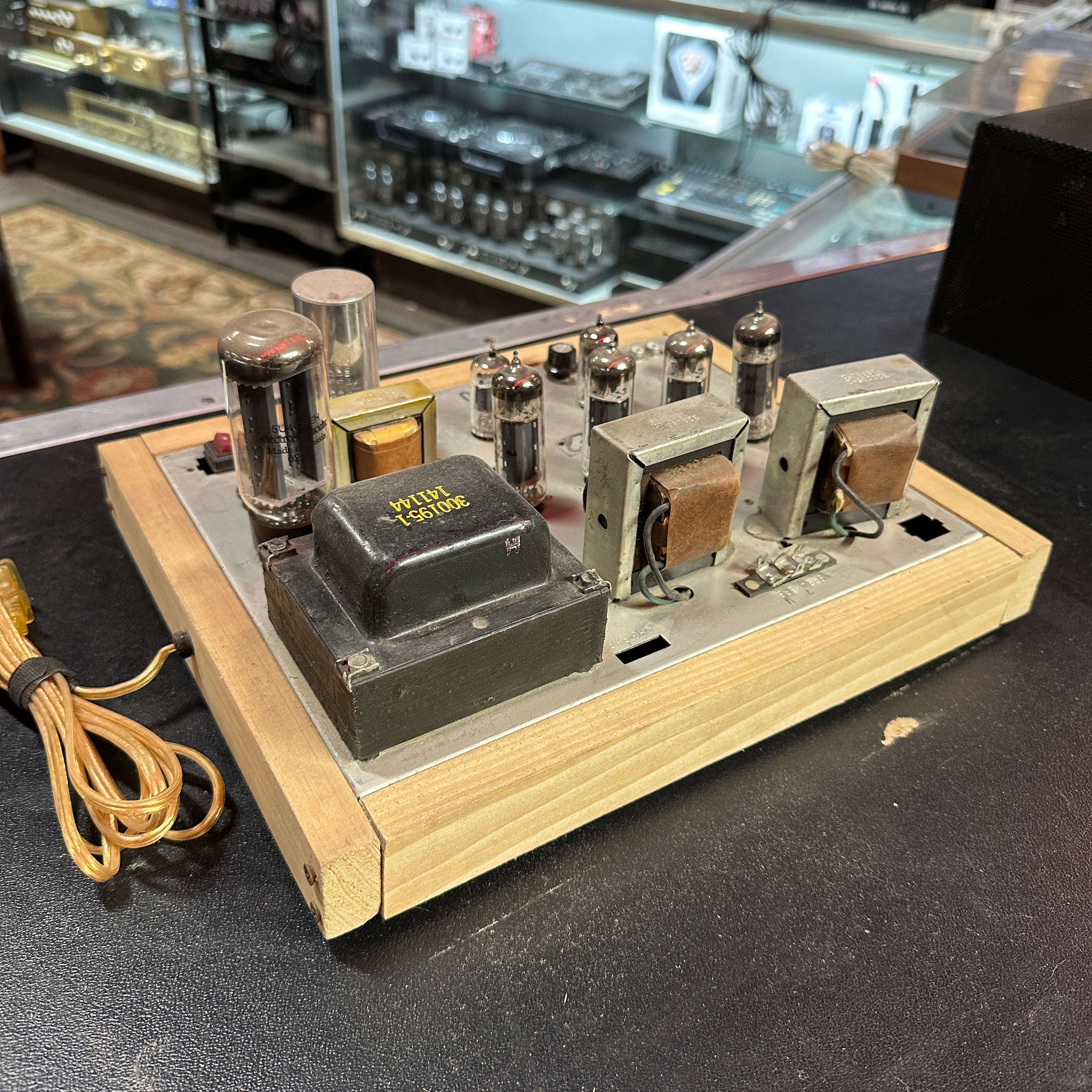 Vintage Magnavox 9302-00 Stereo Tube Amplifier Chassis - 6BQ5 EL84