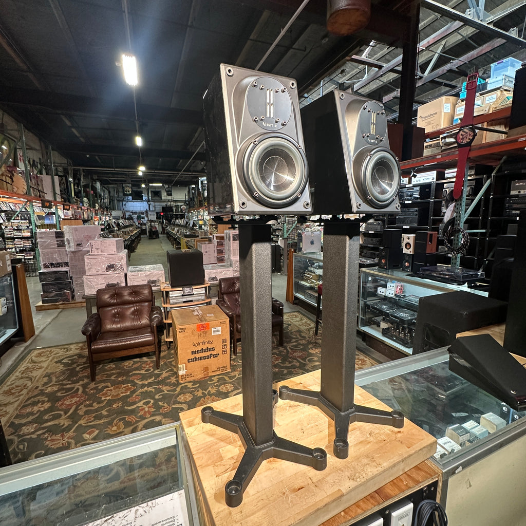 Pre-Owned Pair of Piano Black Infinity Modulus Bookshelf Speaker, Modulus Servo Powered Subwoofer, Control Unit, and Dedicated Stands