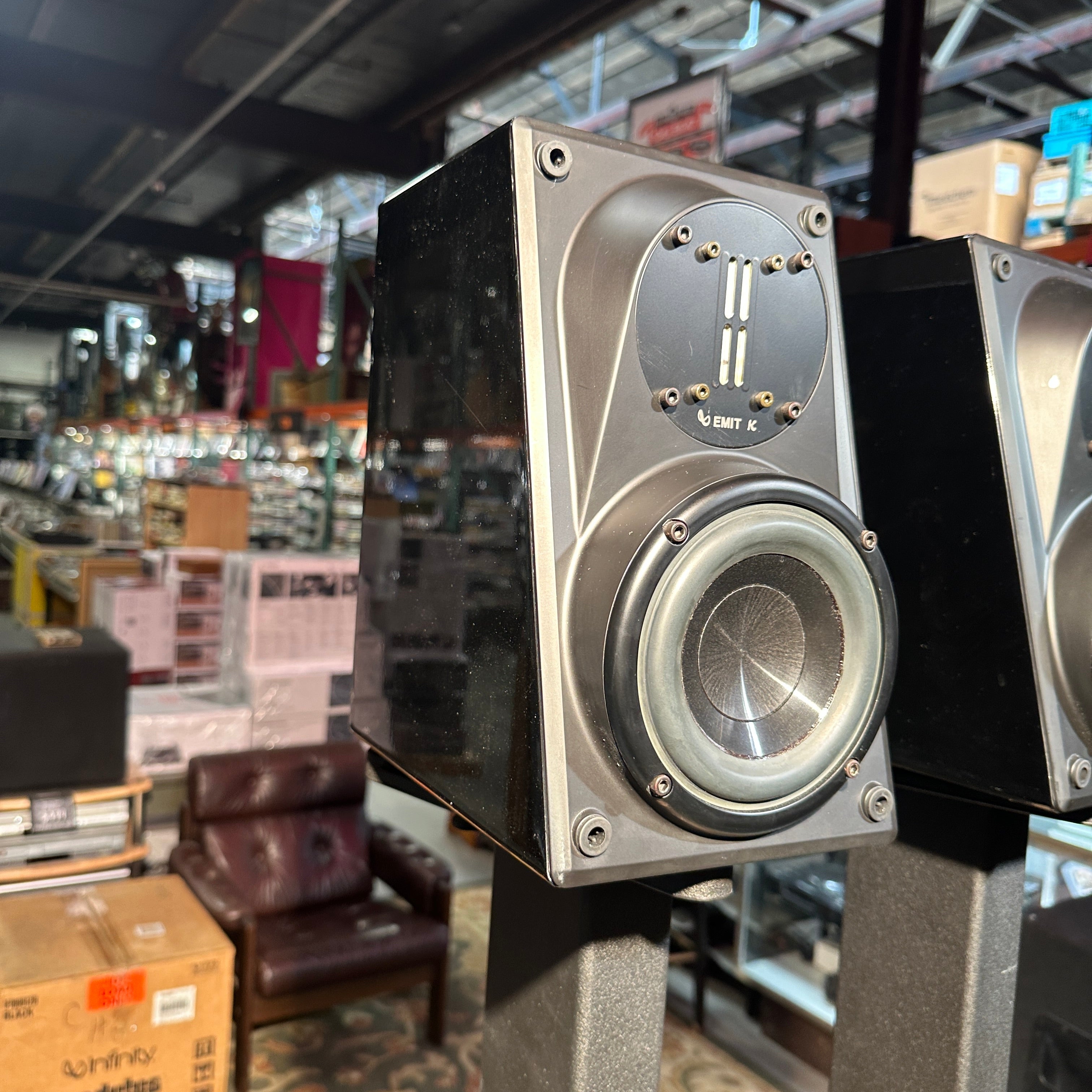 Pre-Owned Pair of Piano Black Infinity Modulus Bookshelf Speaker, Modulus Servo Powered Subwoofer, Control Unit, and Dedicated Stands