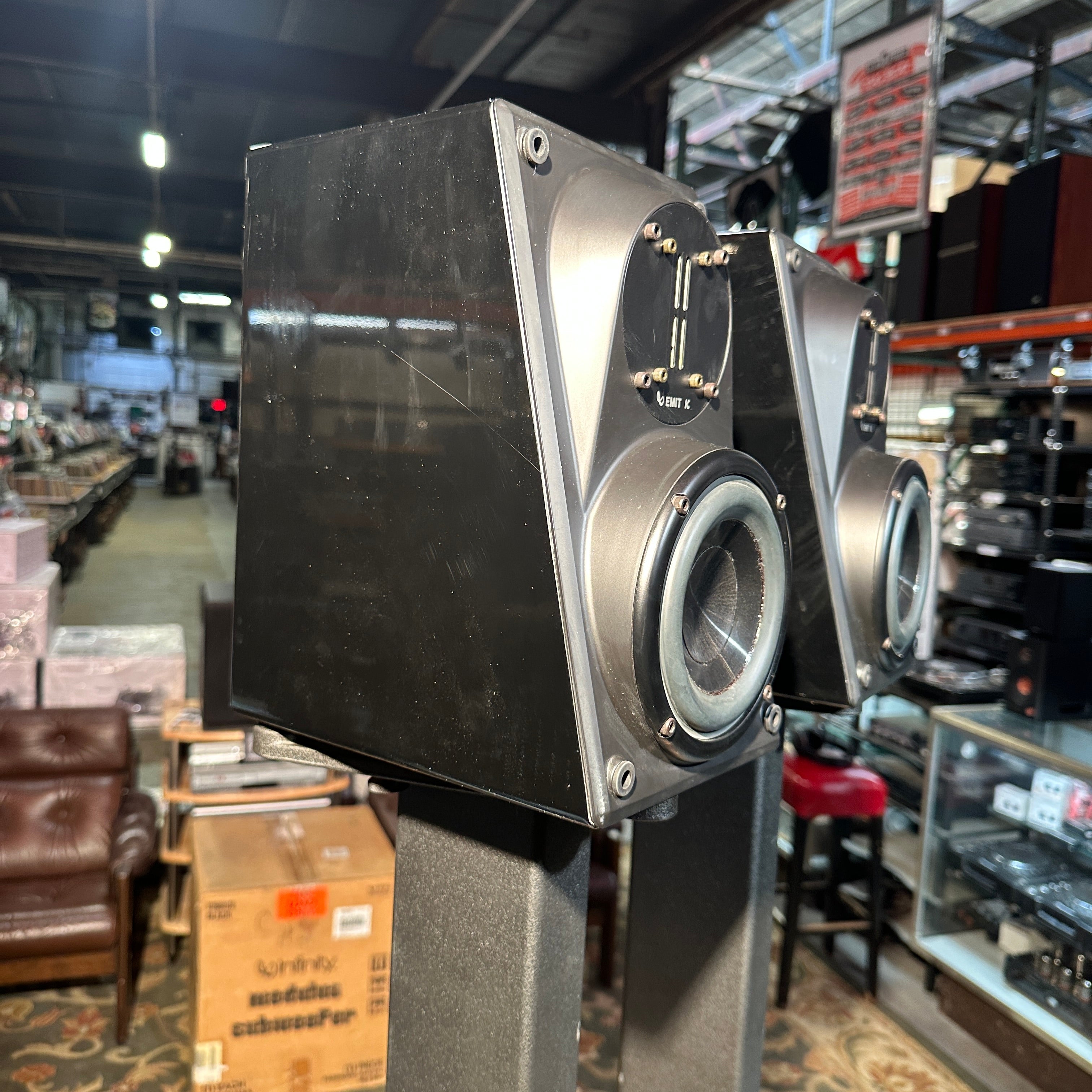 Pre-Owned Pair of Piano Black Infinity Modulus Bookshelf Speaker, Modulus Servo Powered Subwoofer, Control Unit, and Dedicated Stands