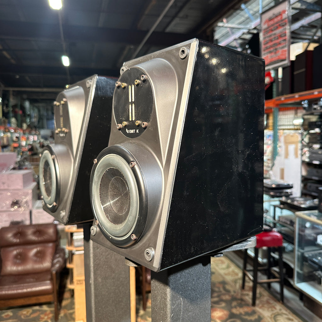 Pre-Owned Pair of Piano Black Infinity Modulus Bookshelf Speaker, Modulus Servo Powered Subwoofer, Control Unit, and Dedicated Stands