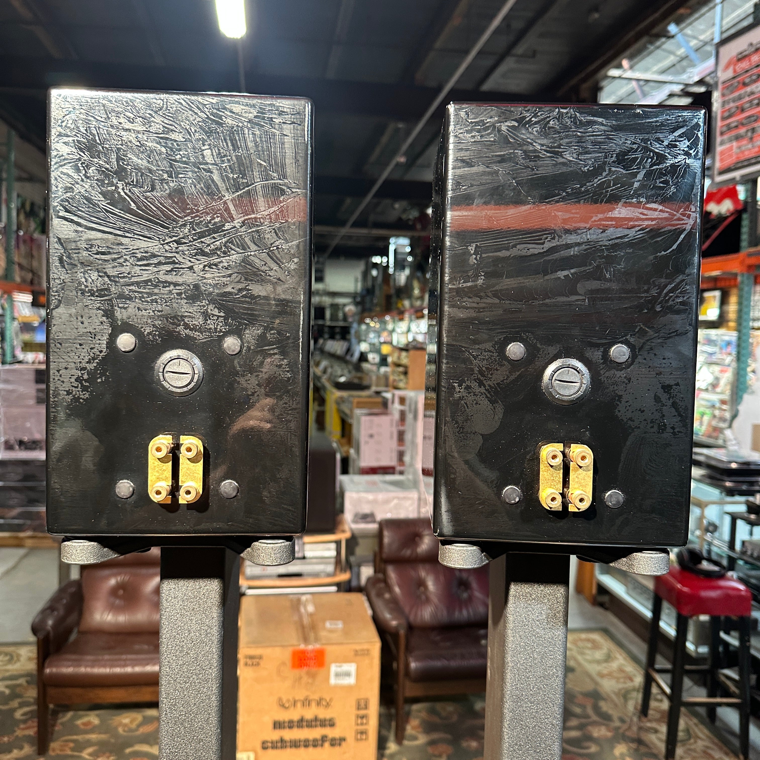 Pre-Owned Pair of Piano Black Infinity Modulus Bookshelf Speaker, Modulus Servo Powered Subwoofer, Control Unit, and Dedicated Stands