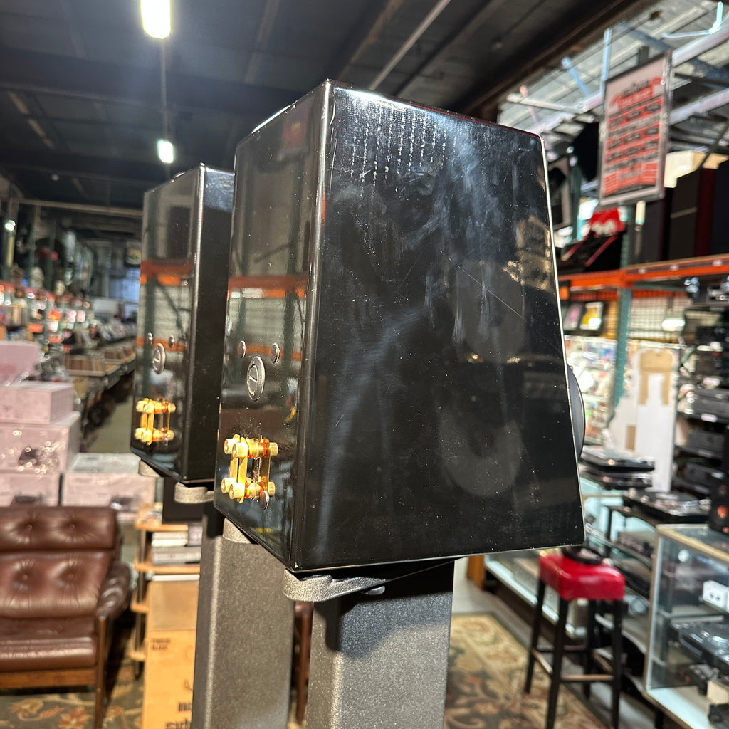 Pre-Owned Pair of Piano Black Infinity Modulus Bookshelf Speaker, Modulus Servo Powered Subwoofer, Control Unit, and Dedicated Stands