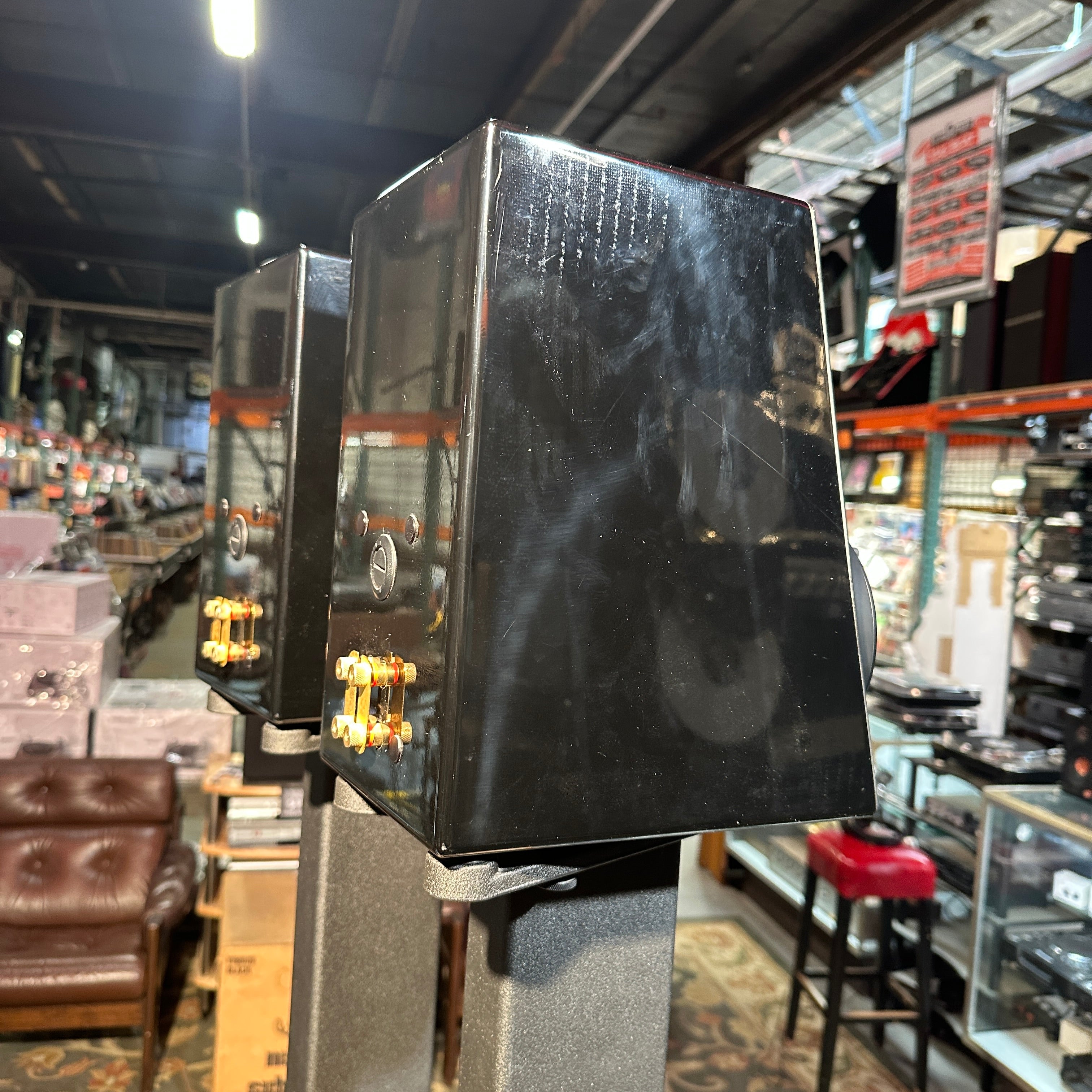 Pre-Owned Pair of Piano Black Infinity Modulus Bookshelf Speaker, Modulus Servo Powered Subwoofer, Control Unit, and Dedicated Stands
