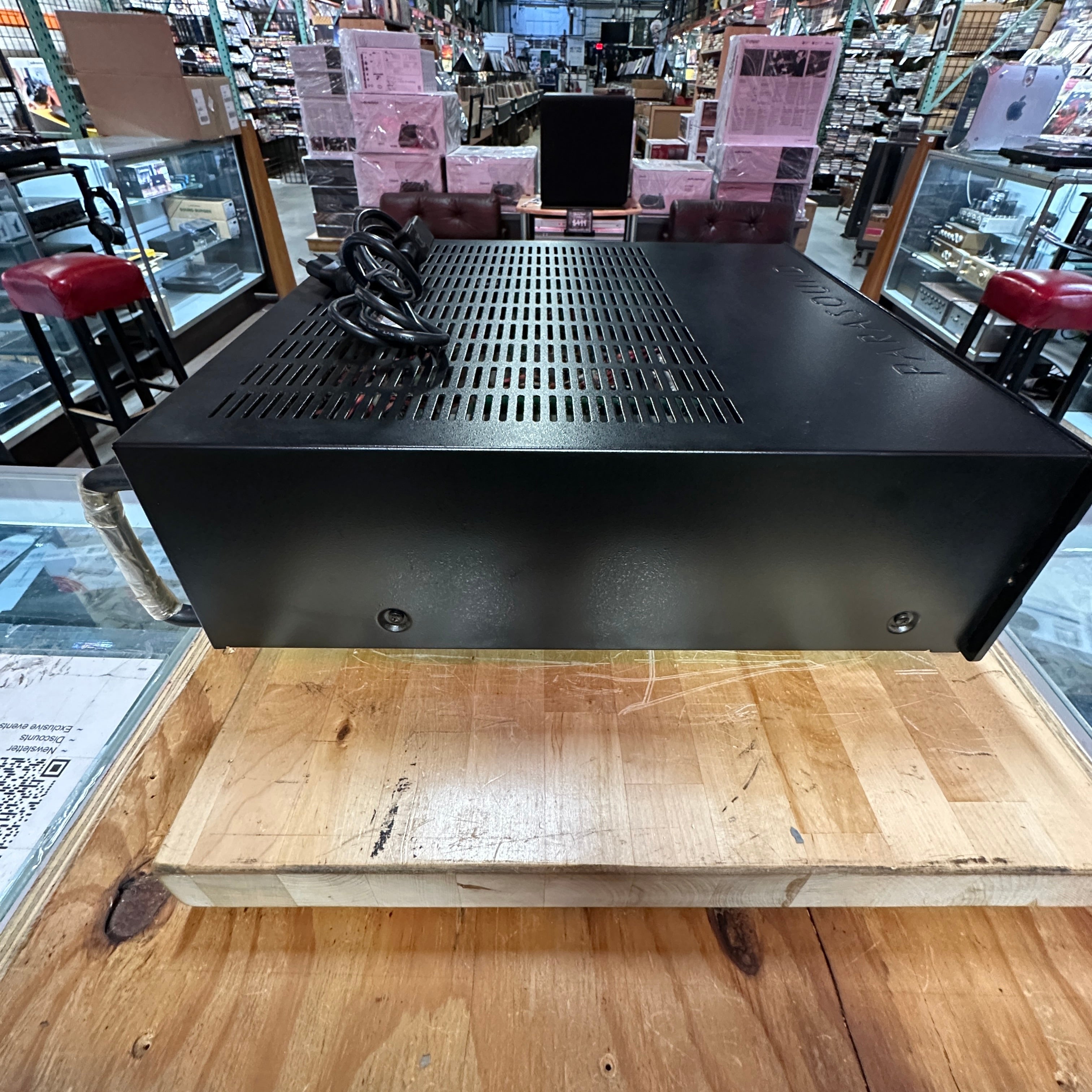 Pre-Owned Parasound NewClassic 2250 v.2 High-Current 2-Channel Power Amplifier