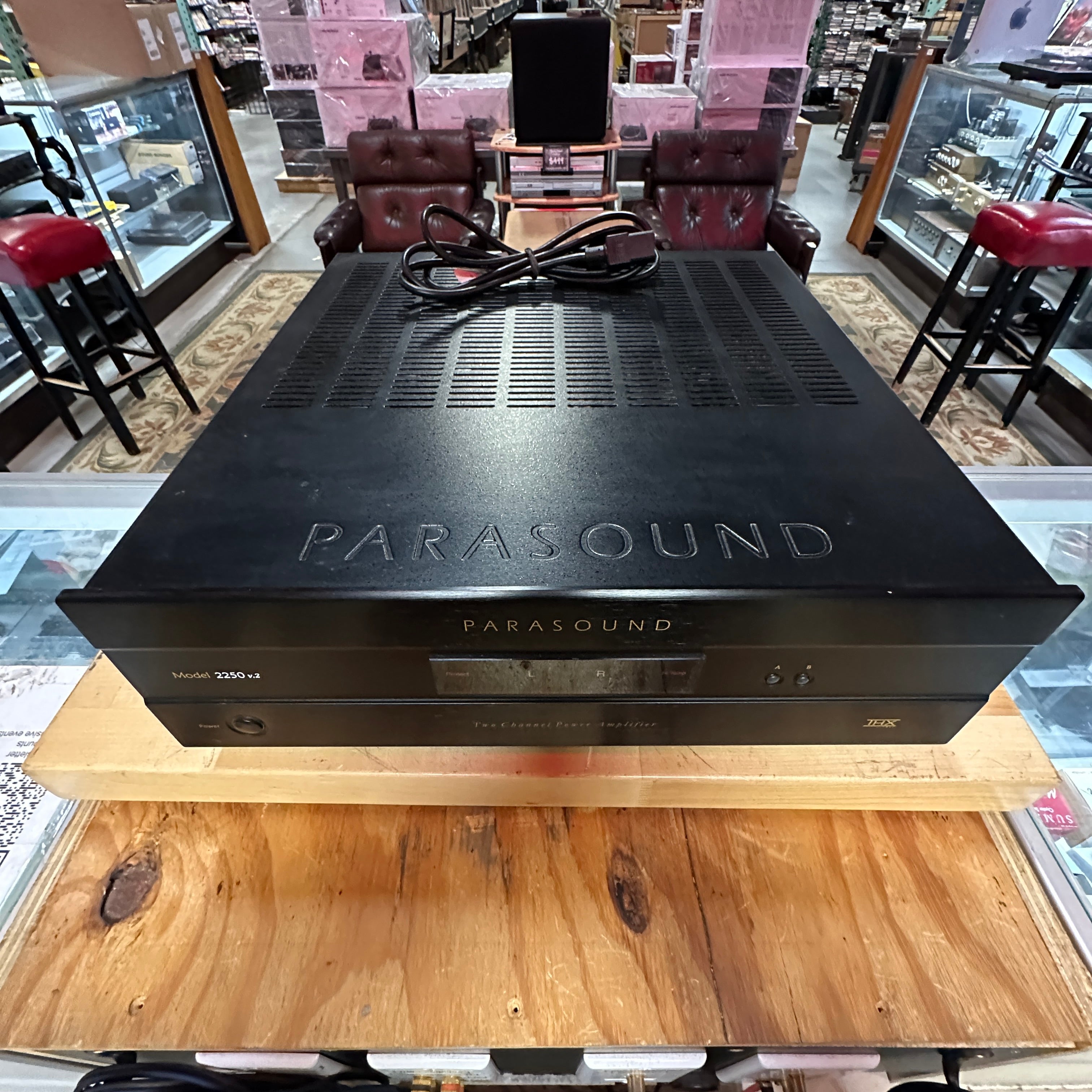 Pre-Owned Parasound NewClassic 2250 v.2 High-Current 2-Channel Power Amplifier