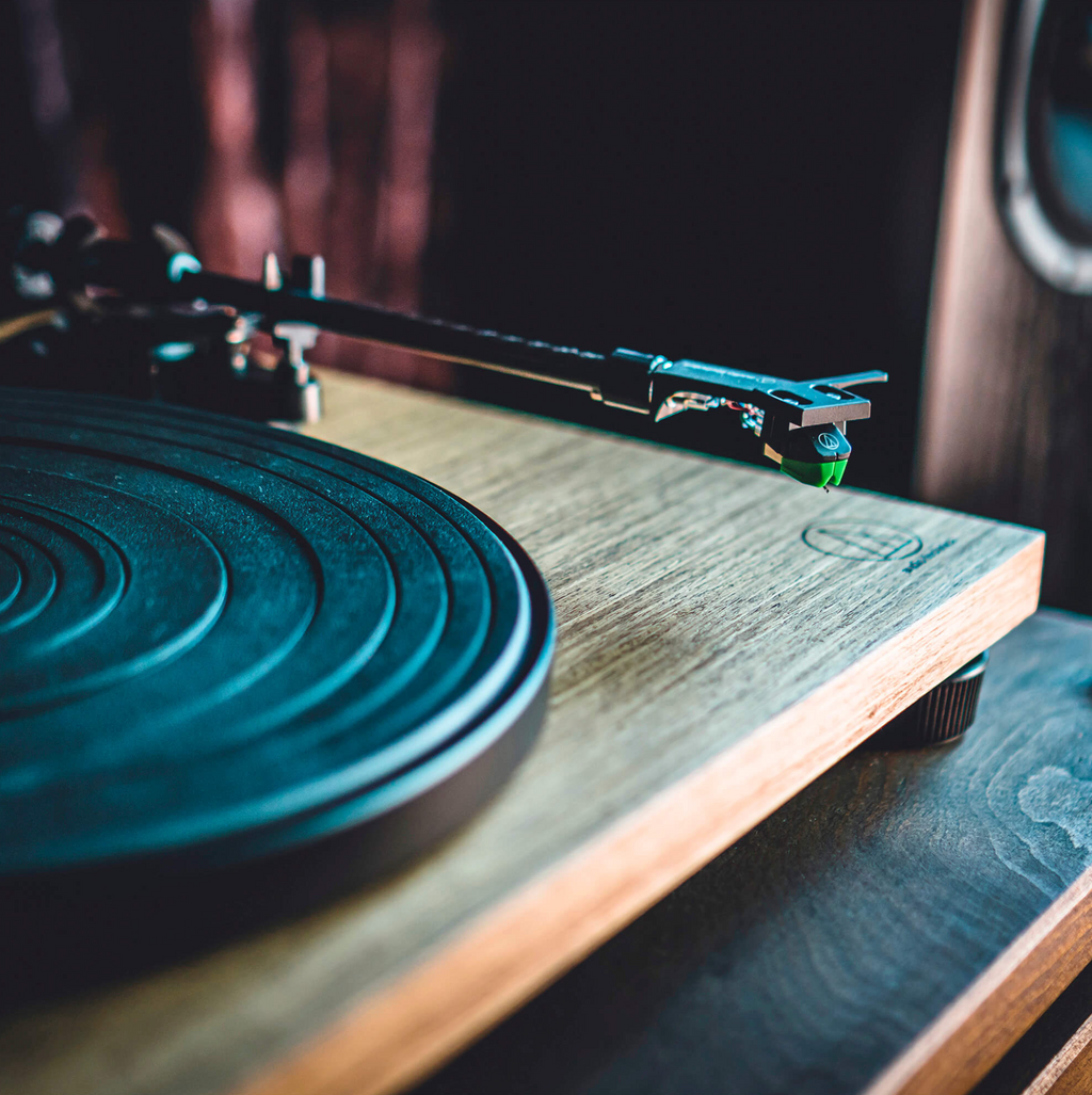 New - Audio Technica AT-LPW40WN Fully Manual Belt-Drive Turntable