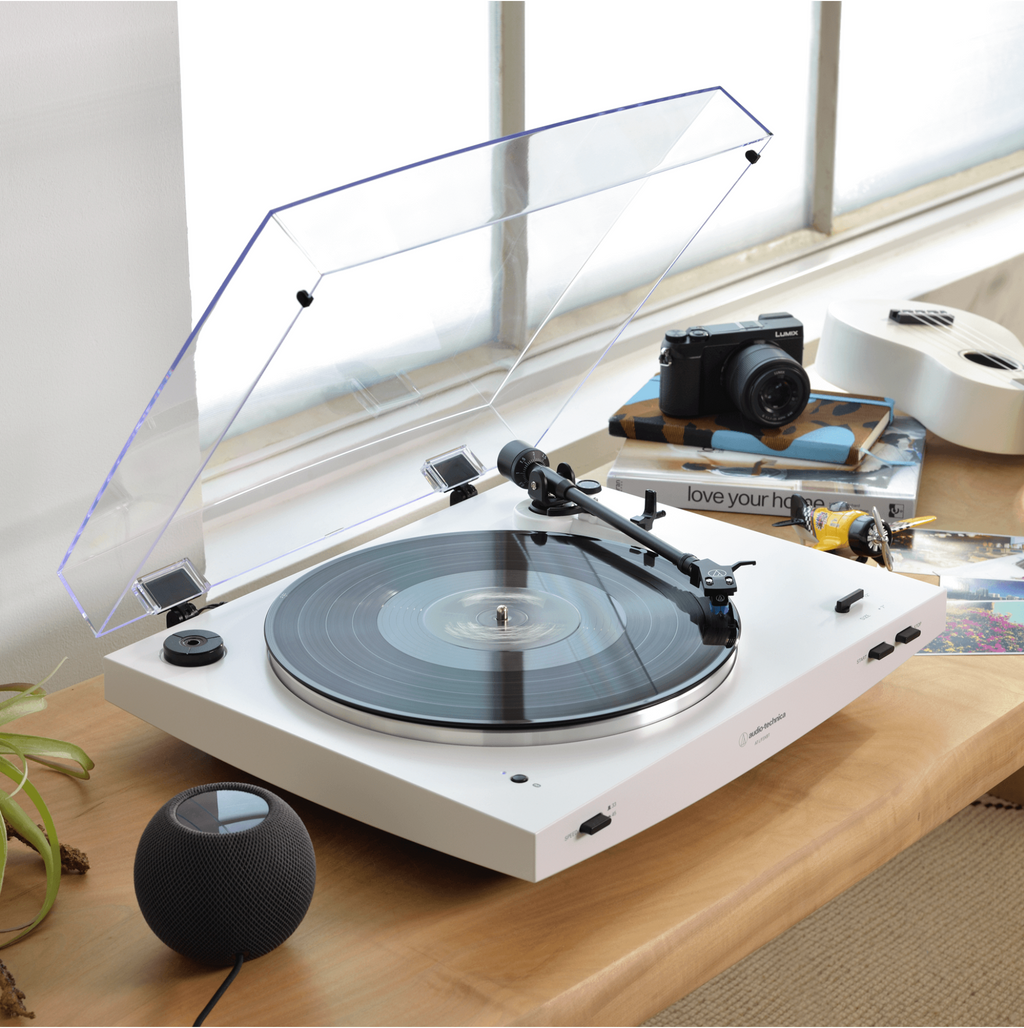 New - Audio Technica AT-LP3XBT-WH Fully Automatic Belt-Drive White Turntable
