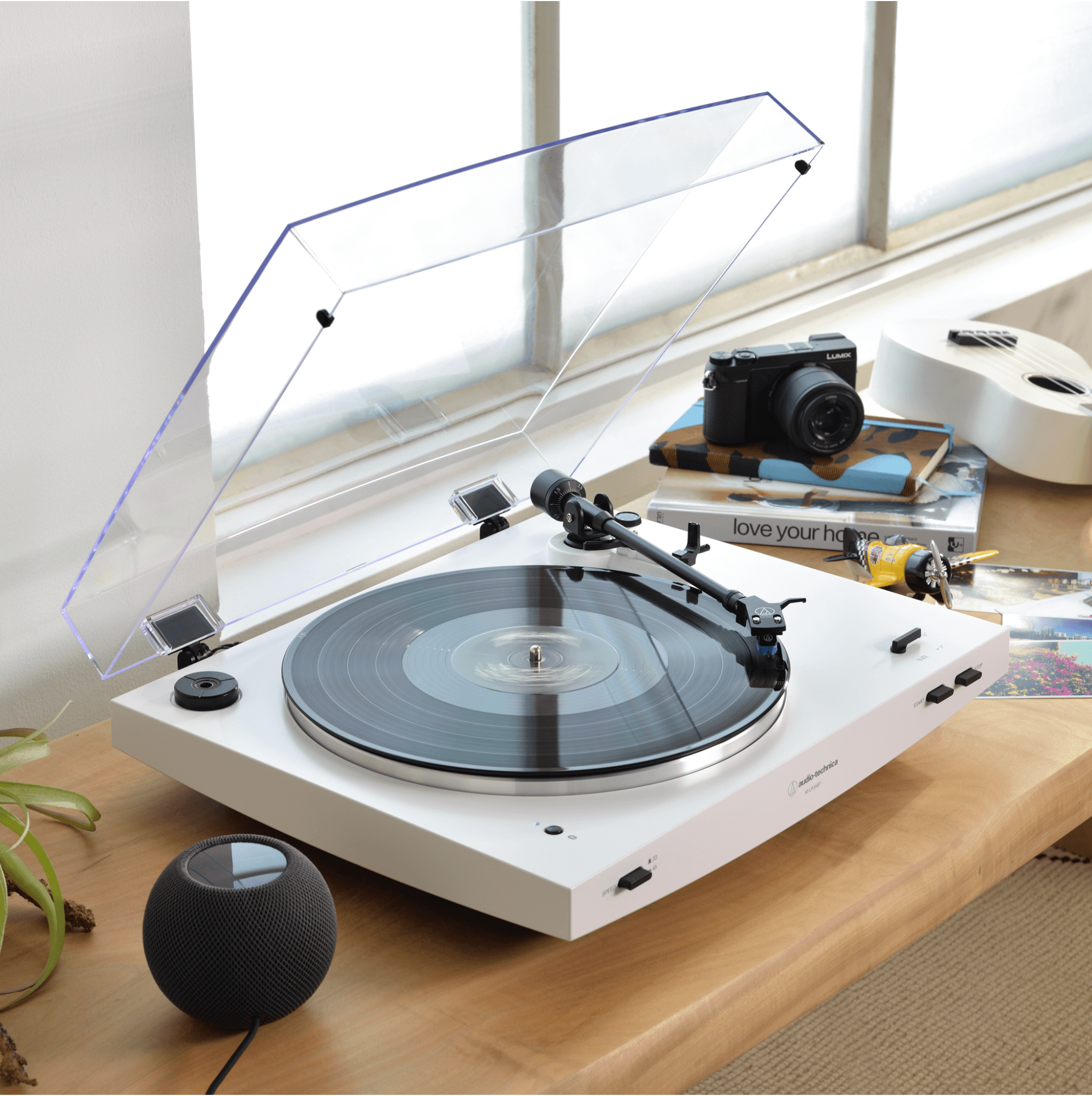 New - Audio Technica AT-LP3XBT-wh Fully Automatic Belt-Drive White Turntable